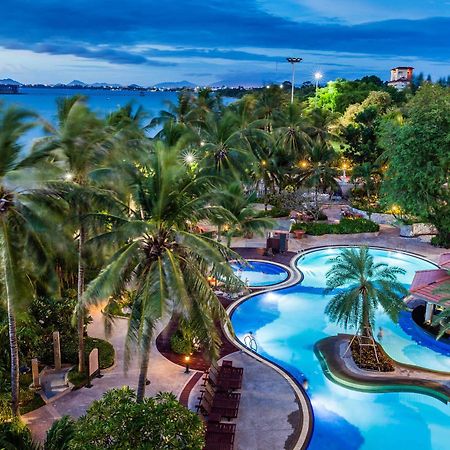 Cholchan Pattaya Beach Resort - Sha Extra Plus Екстериор снимка The pool at the Royal Paradise Hotel & Spa