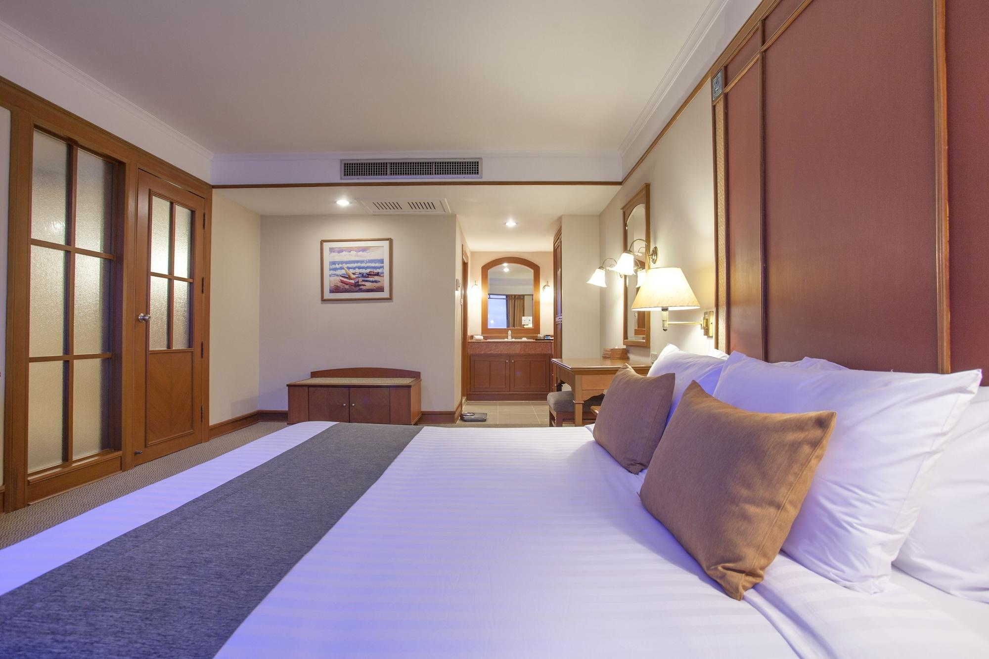 Cholchan Pattaya Beach Resort - Sha Extra Plus Екстериор снимка Deluxe Room