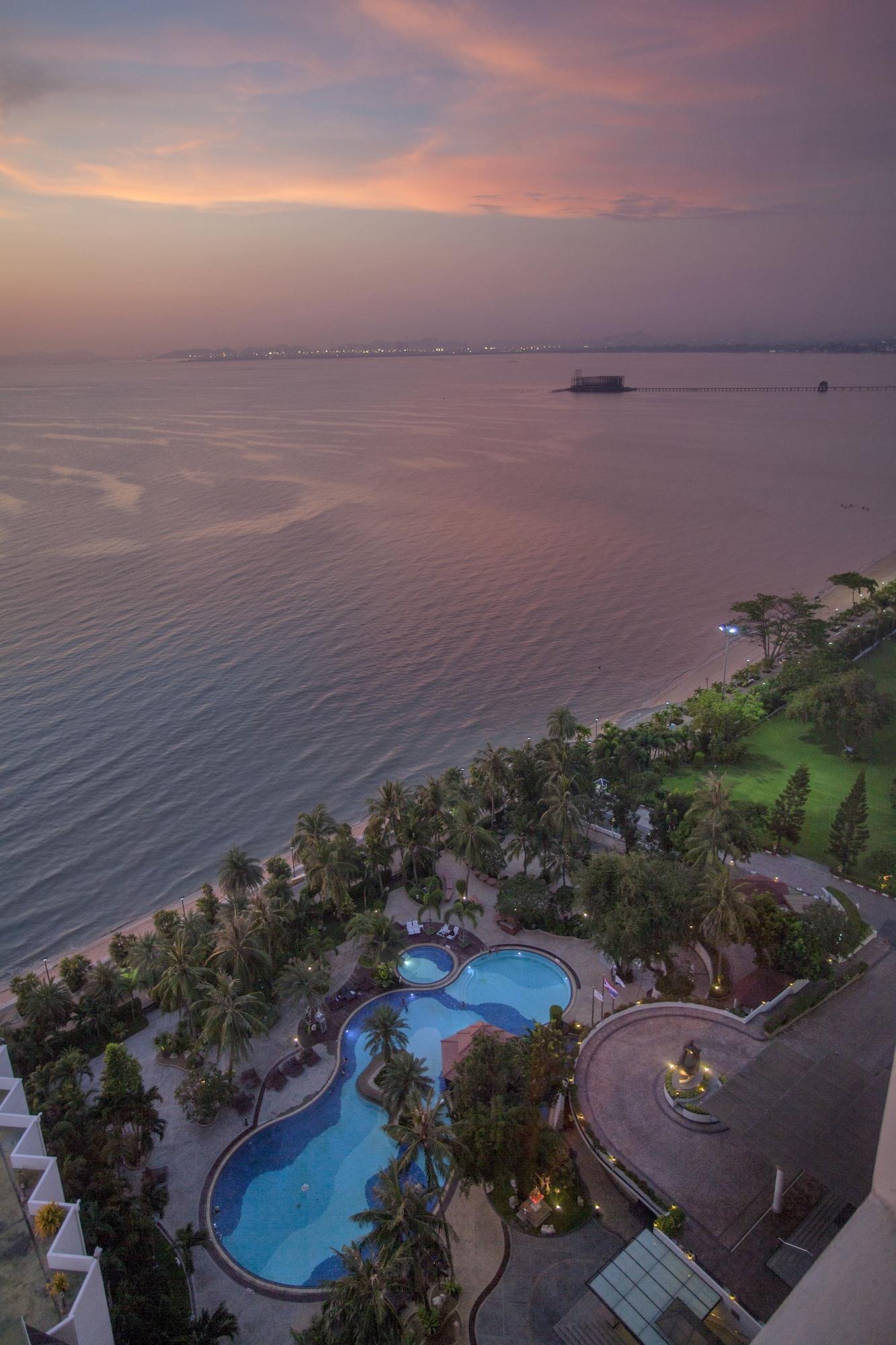Cholchan Pattaya Beach Resort - Sha Extra Plus Екстериор снимка
