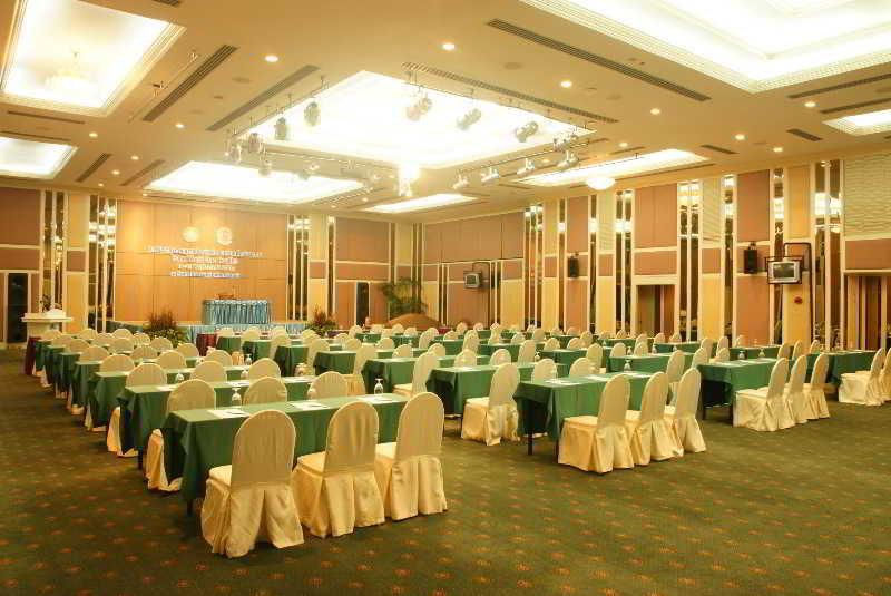 Cholchan Pattaya Beach Resort - Sha Extra Plus Екстериор снимка The International Conference Centre
