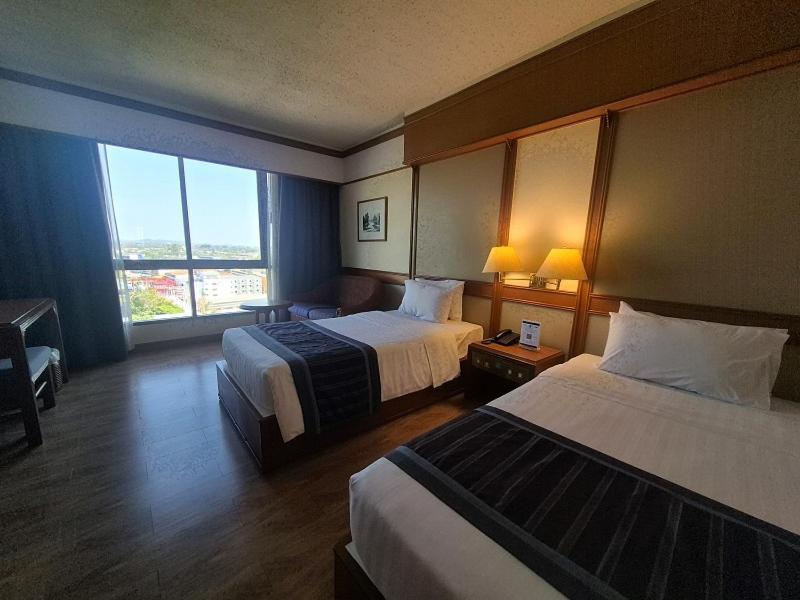 Cholchan Pattaya Beach Resort - Sha Extra Plus Екстериор снимка