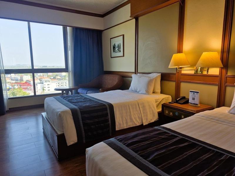 Cholchan Pattaya Beach Resort - Sha Extra Plus Екстериор снимка