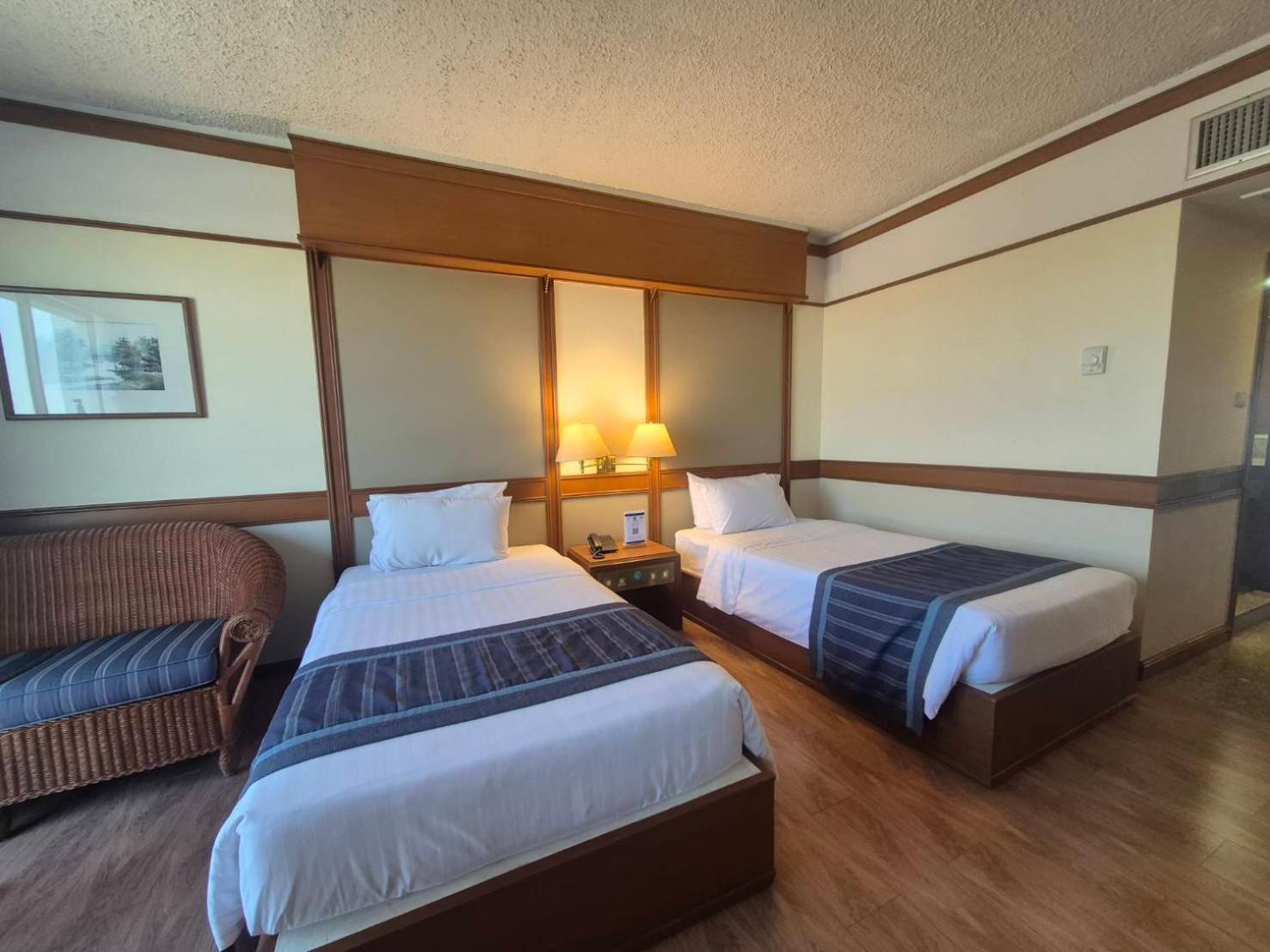 Cholchan Pattaya Beach Resort - Sha Extra Plus Екстериор снимка