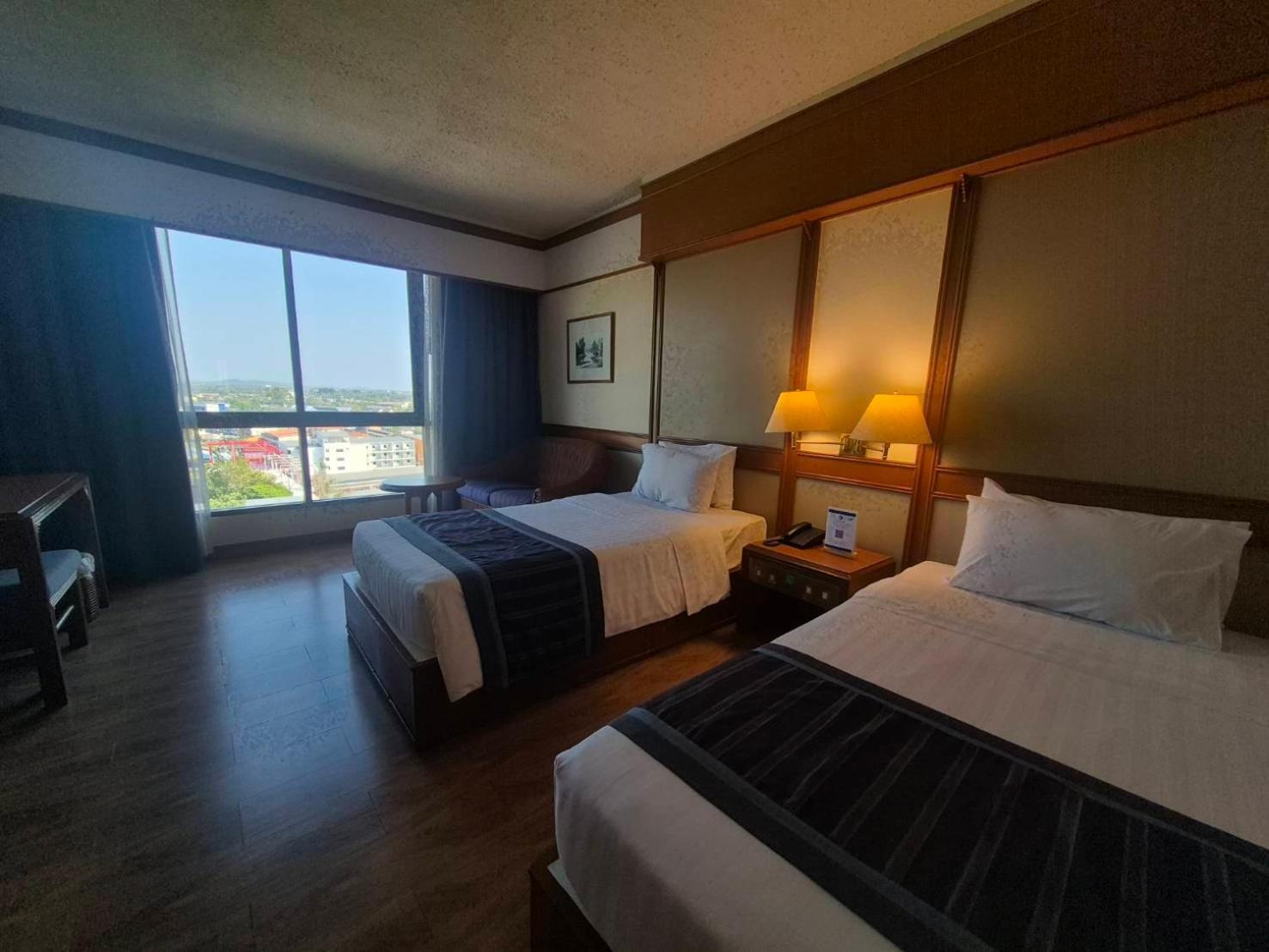 Cholchan Pattaya Beach Resort - Sha Extra Plus Екстериор снимка