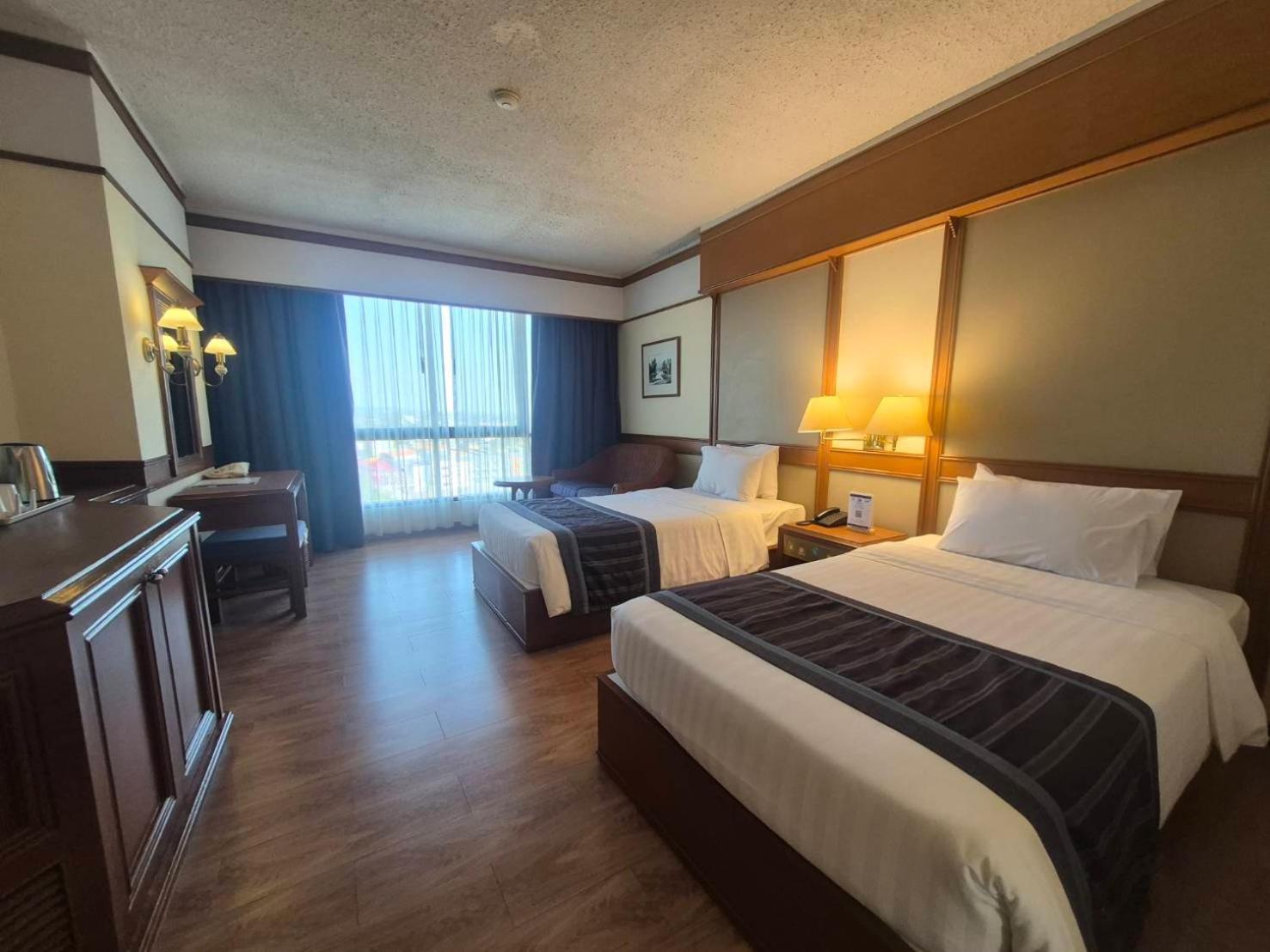 Cholchan Pattaya Beach Resort - Sha Extra Plus Екстериор снимка