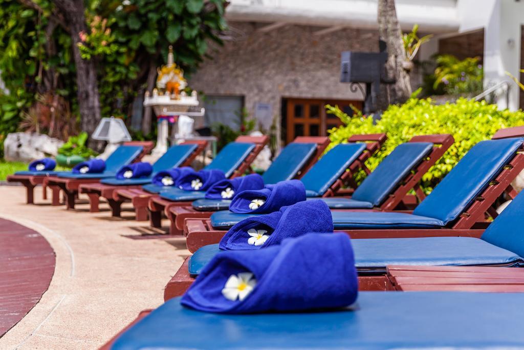 Cholchan Pattaya Beach Resort - Sha Extra Plus Екстериор снимка Poolside at the Royal Paradise Hotel & Spa