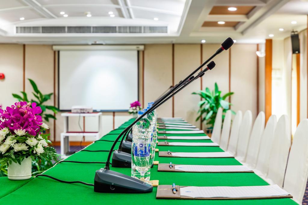 Cholchan Pattaya Beach Resort - Sha Extra Plus Екстериор снимка A conference room with microphones