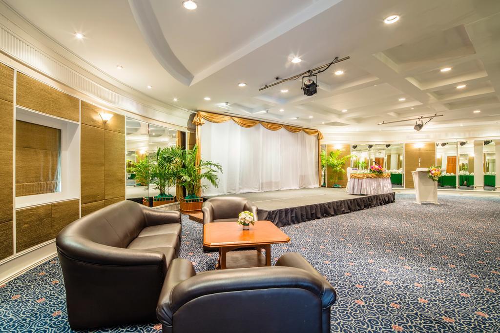 Cholchan Pattaya Beach Resort - Sha Extra Plus Екстериор снимка The ballroom