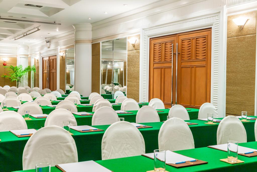 Cholchan Pattaya Beach Resort - Sha Extra Plus Екстериор снимка Meeting room
