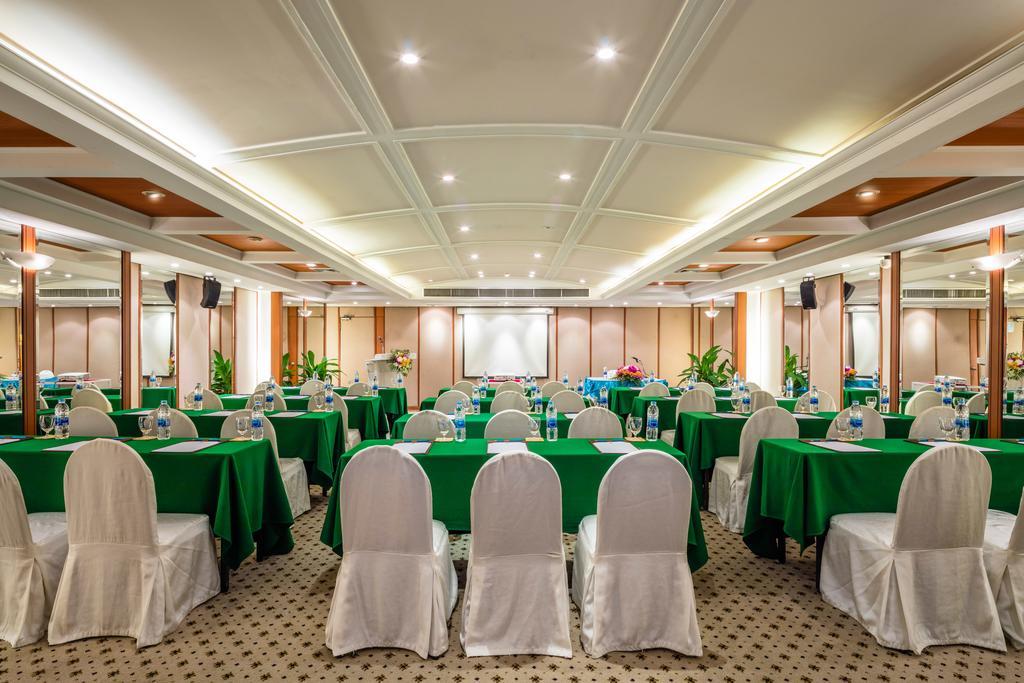 Cholchan Pattaya Beach Resort - Sha Extra Plus Екстериор снимка Meeting room