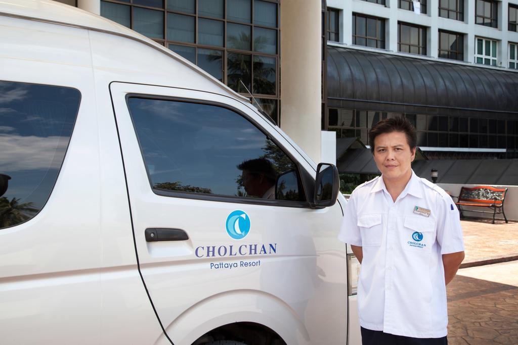 Cholchan Pattaya Beach Resort - Sha Extra Plus Екстериор снимка A driver with a car