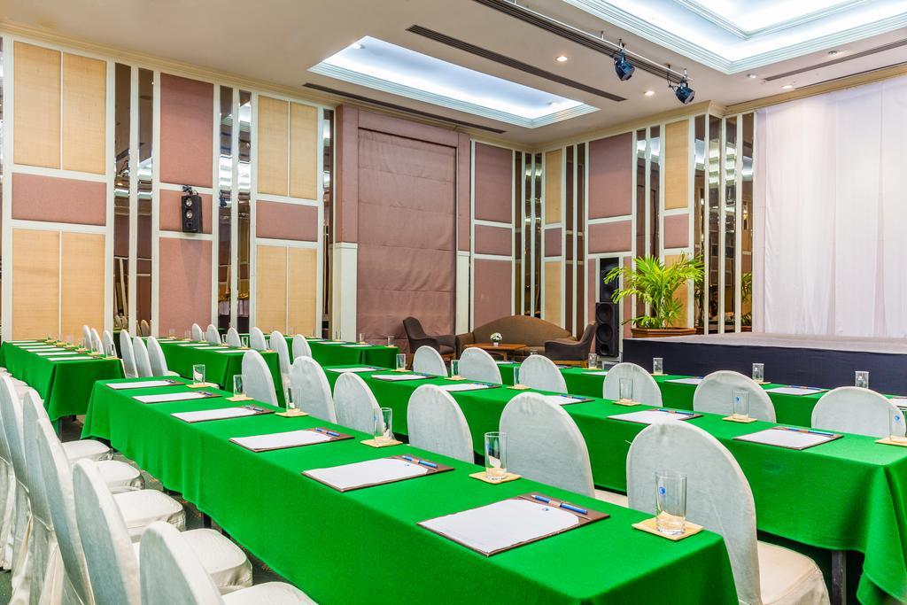 Cholchan Pattaya Beach Resort - Sha Extra Plus Екстериор снимка Meeting room