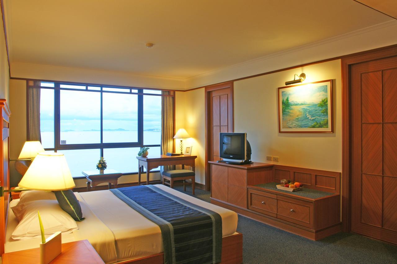 Cholchan Pattaya Beach Resort - Sha Extra Plus Стая снимка Deluxe Room
