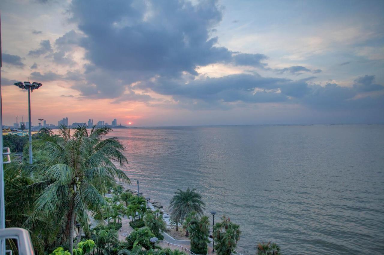 Cholchan Pattaya Beach Resort - Sha Extra Plus Екстериор снимка Sunset at the Bay of Bengal, Marina Beach, Chennai