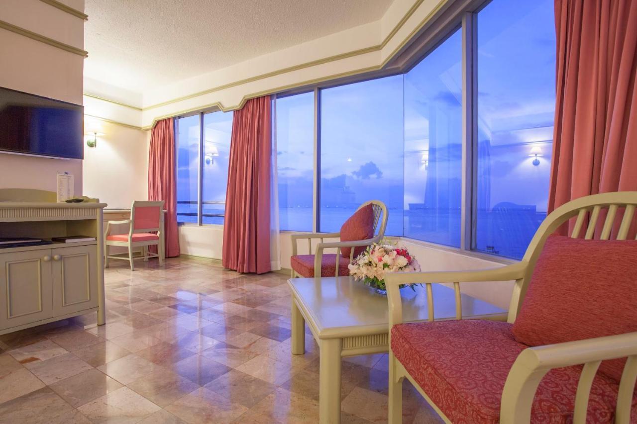 Cholchan Pattaya Beach Resort - Sha Extra Plus Екстериор снимка A suite at the Grand Hotel