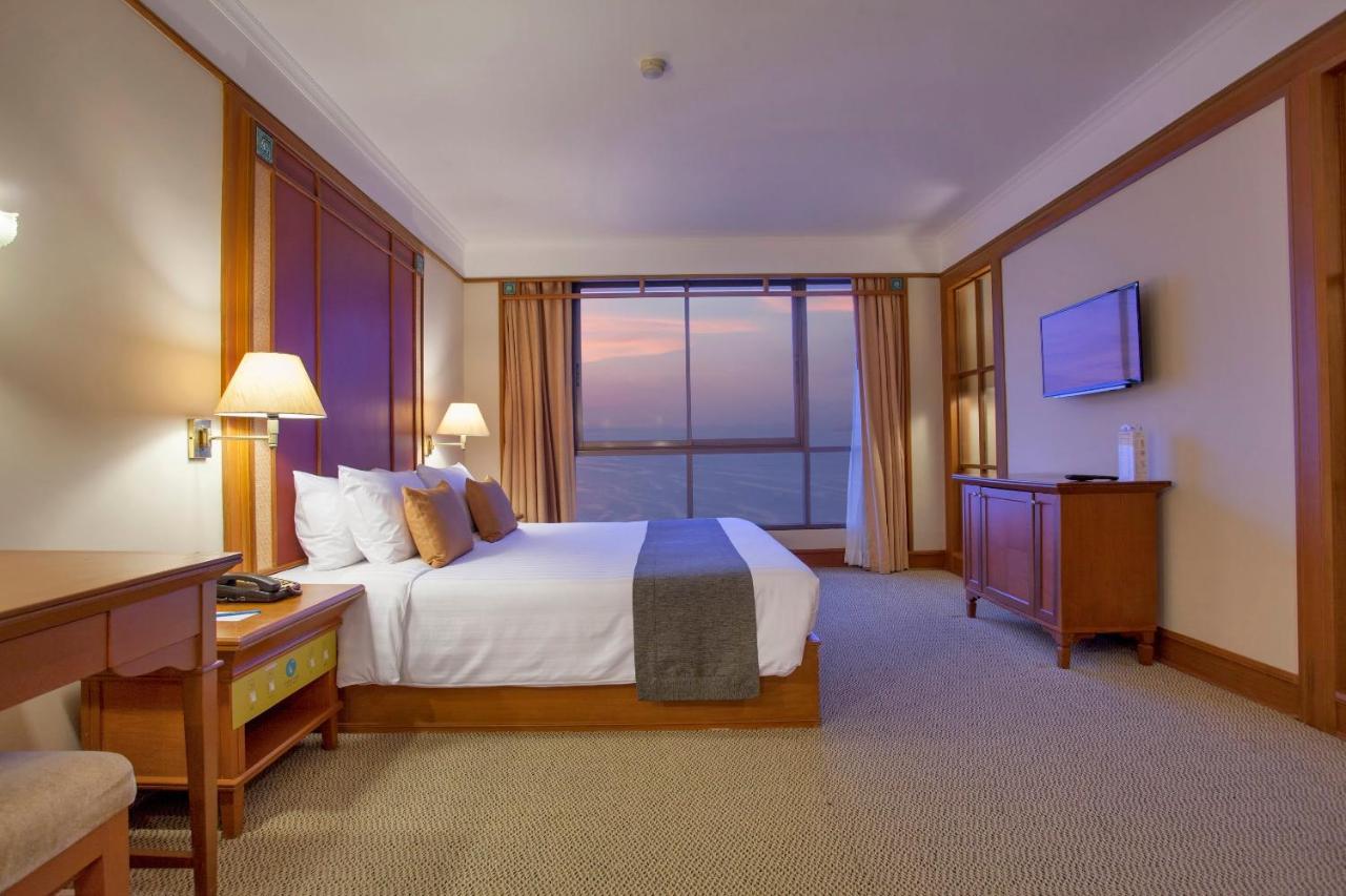 Cholchan Pattaya Beach Resort - Sha Extra Plus Екстериор снимка Deluxe Ocean View Room