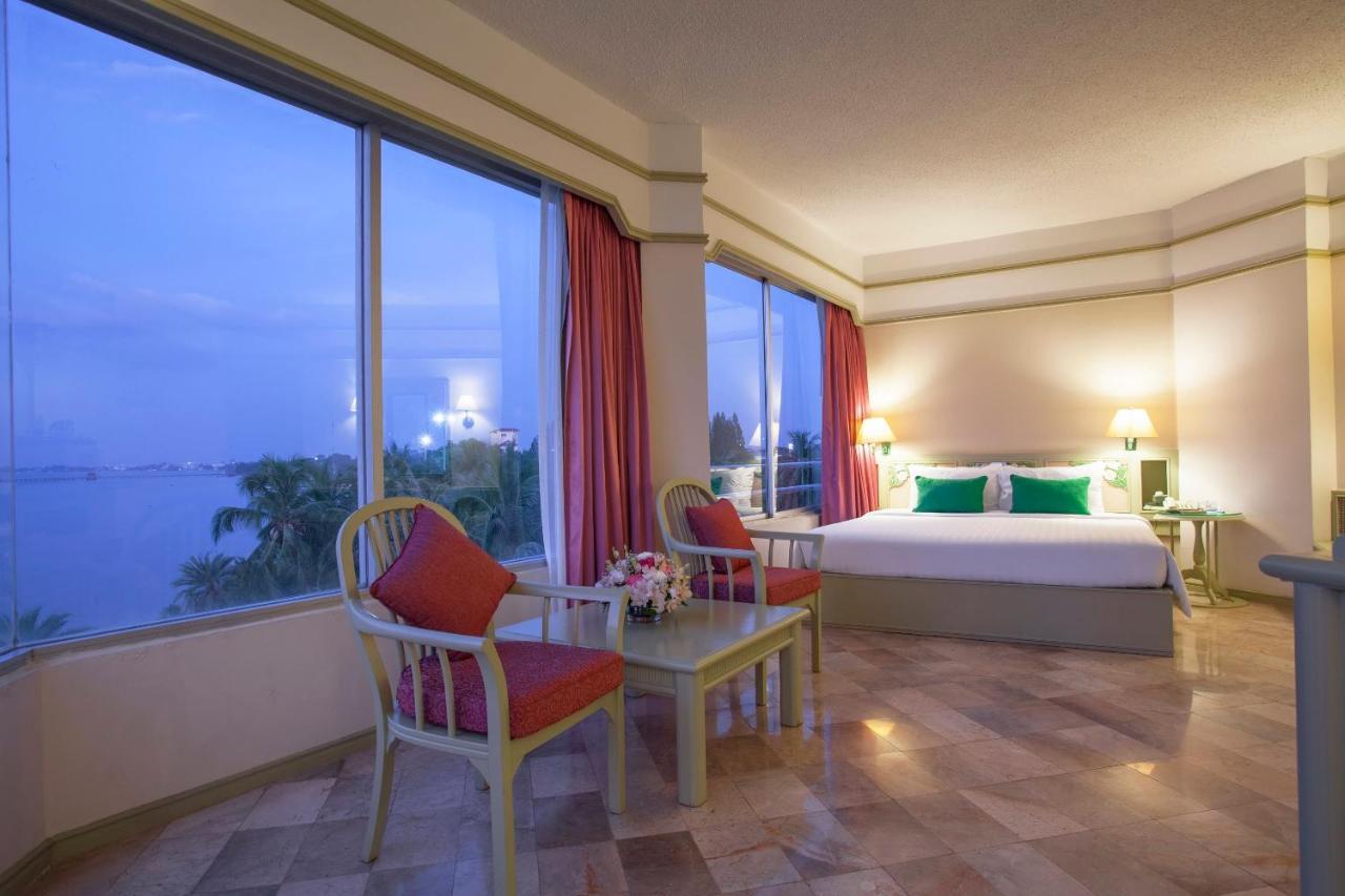 Cholchan Pattaya Beach Resort - Sha Extra Plus Екстериор снимка A suite at the Royal Thai Hotel